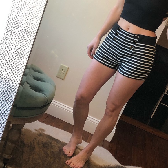 High waisted shorts - Picture 5 of 5